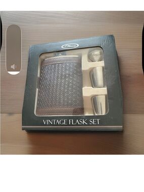 T. Morris Vintage Flask Set - Brown Woven Leather